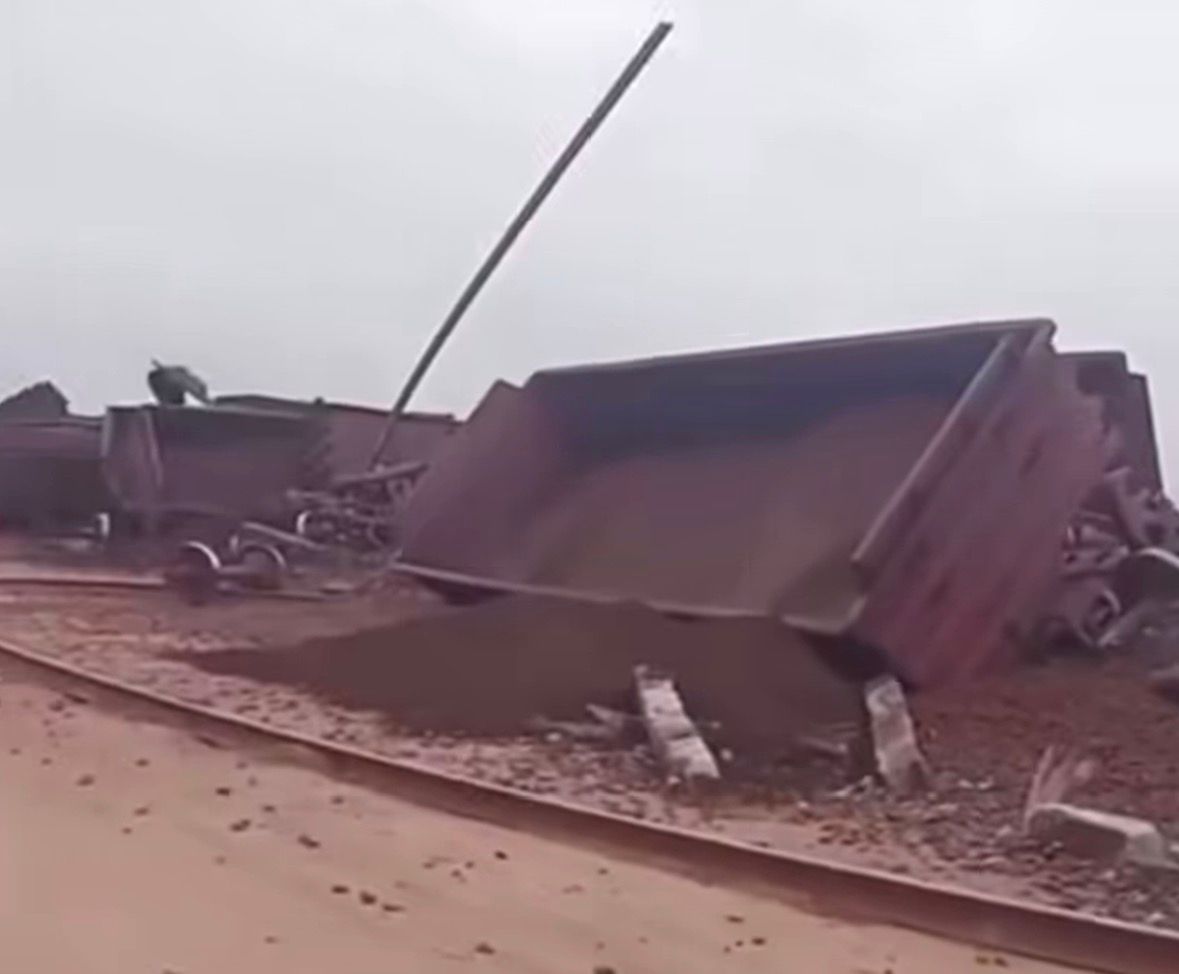 Trem da empresa Vale carregado de minério descarrilou na Estrada de Ferro Carajás - 