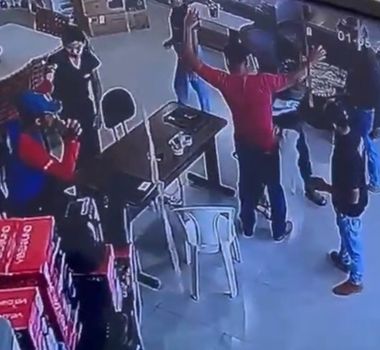 Imagem - Assaltantes armados invadem loja e roubam celulares no Sul do Pará