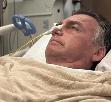 Imagem - Jair Bolsonaro passa por cirurgia no ombro nesta sexta