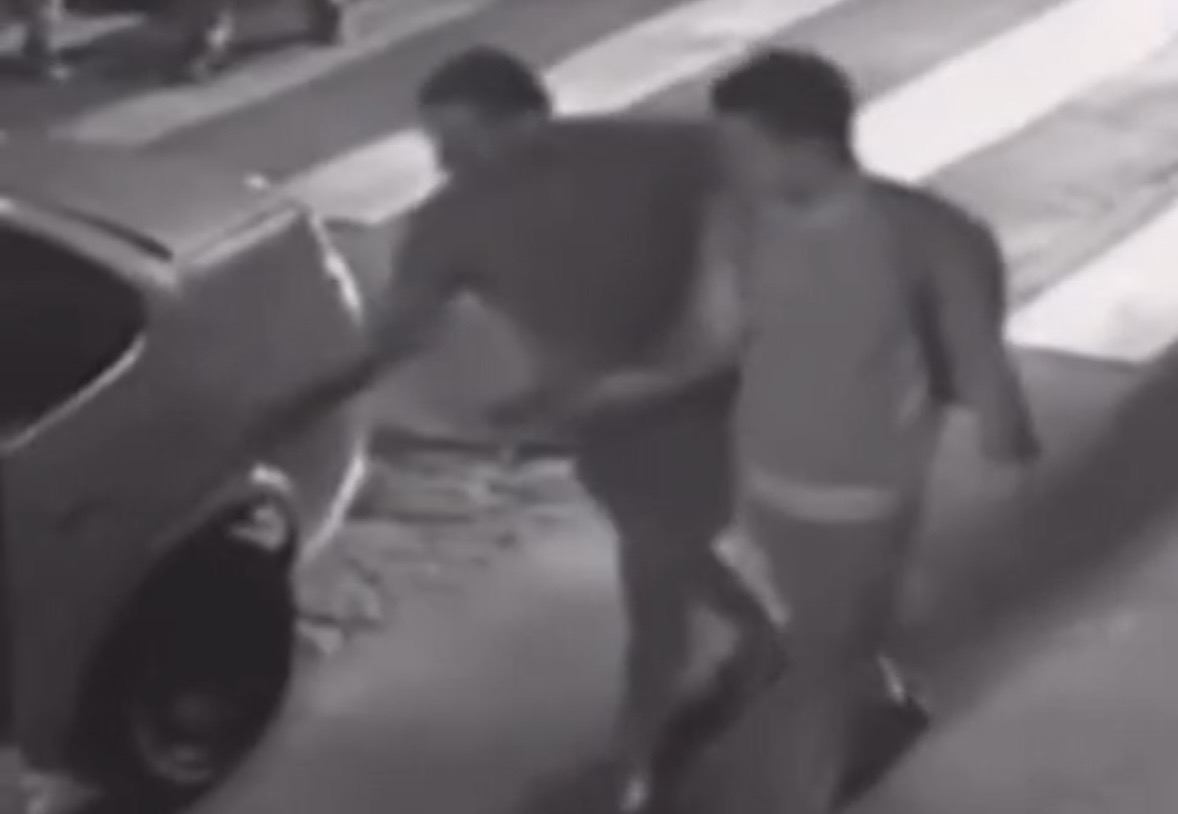 Família busca motorista que tentou colocar adolescente à força dentro de carro

