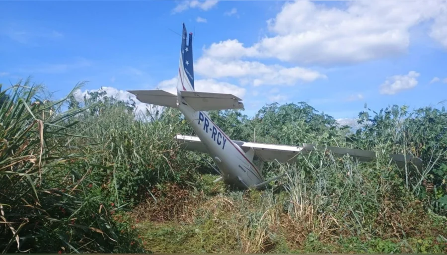 (O piloto, de 34 anos, era o único ocupante da aeronave.)