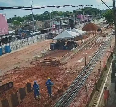 Imagem - Escavadeira rompe tubulação e causa vazamento em obra na João Paulo II, em Belém