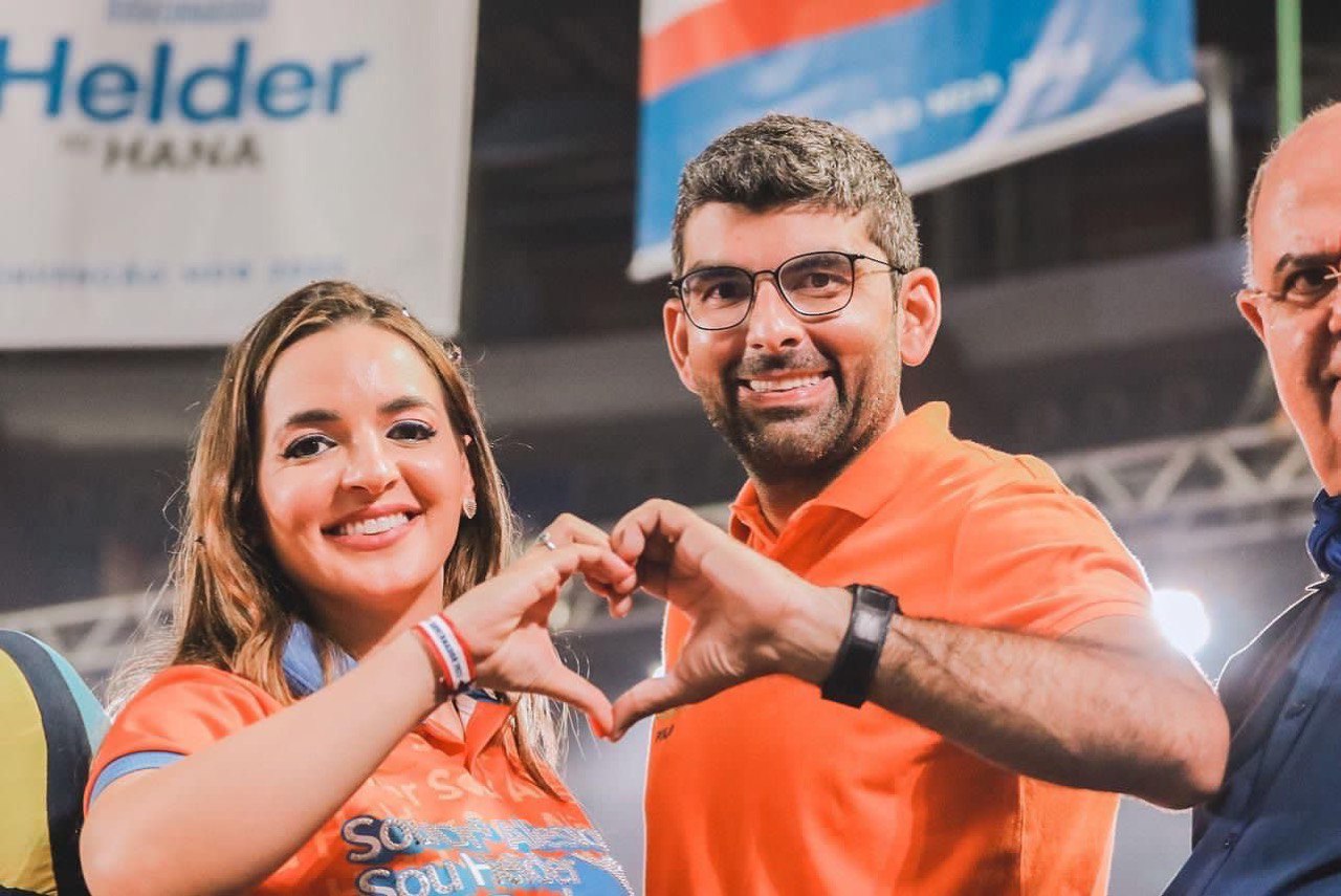 Alessandra e Daniel são casados - 