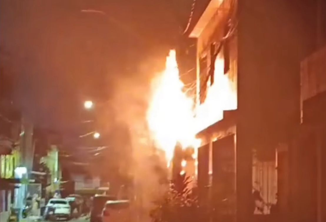 Incêndio foi registrado em vídeo e divulgado nas redes sociais - 