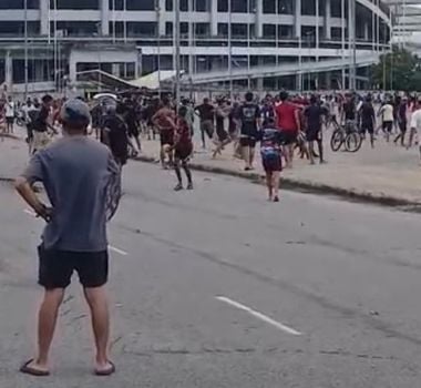 Imagem - Confusão marca festival de pipas no estacionamento do Mangueirão, em Belém