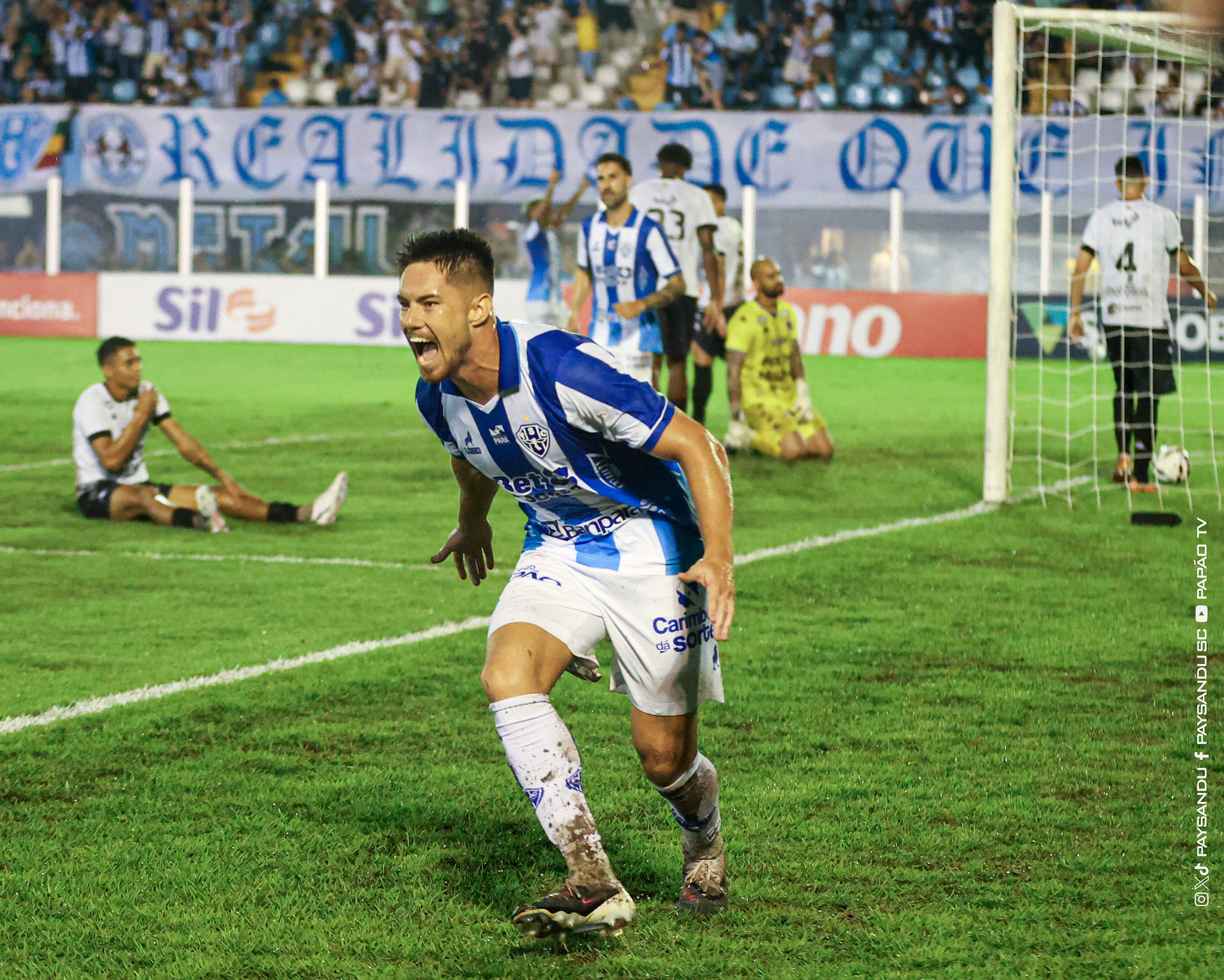 Caio Mello comemora vitória bicolor