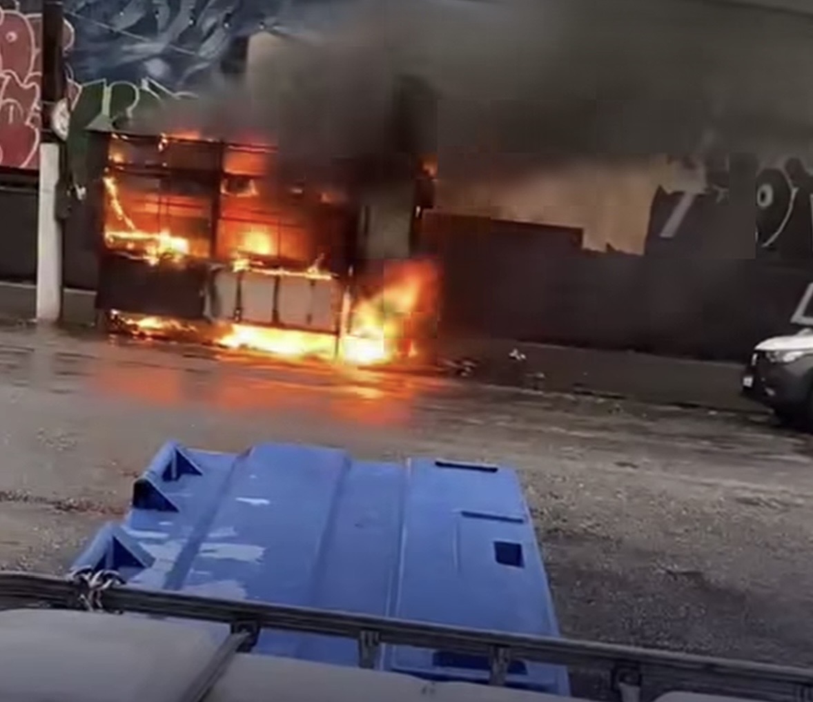 Incêndio destrói carro de lanche no bairro do Umarizal, em Belém