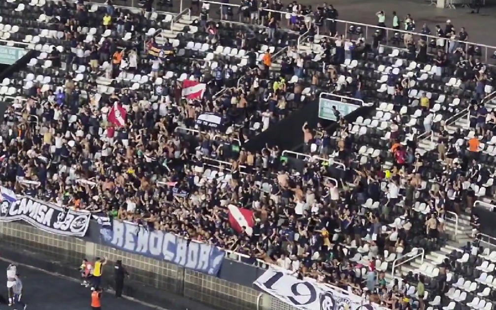 Torcida do Leão lotou o setor visitante do estádio - 