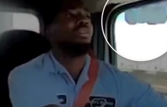 Avião da United colide com poste e destroços atingem caminhão em rodovia de Nova Jersey