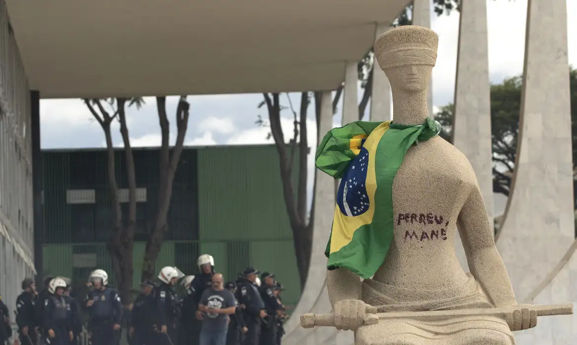 Imagem - Moraes rejeita revisar pena de Débora do Batom, condenada pelo 8/1