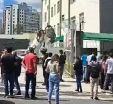 Imagem - Moradores de prédio atingido por avião em BH começam a retornar aos apartamentos
