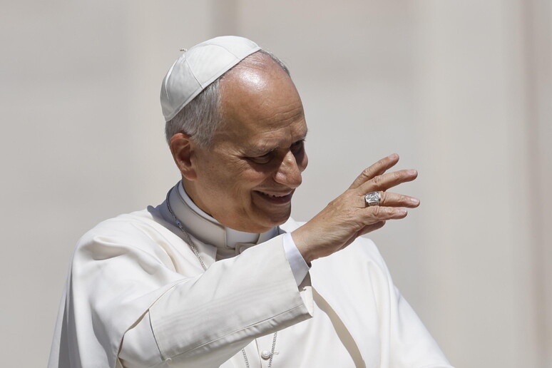 Leão XIV afirma que críticas devem ser feitas “com a verdade” e reforça posição da Igreja contra armas nucleares em meio a novo atrito com os EUA.