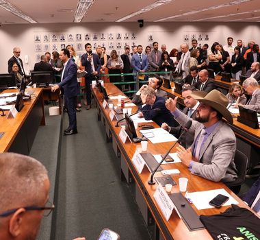 Imagem - Conselho de Ética suspende três deputados após motim na Câmara
