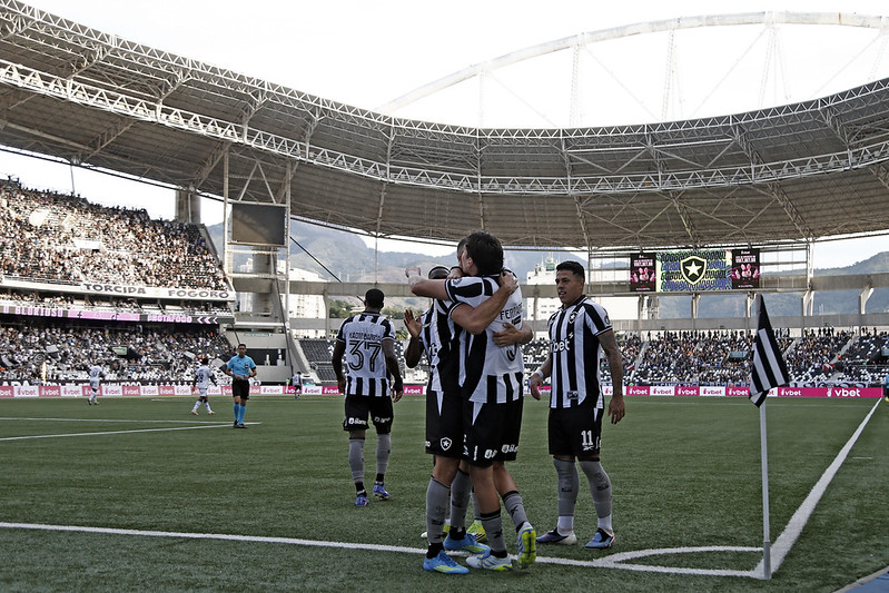 Fogão entra em campo em busca da liderança do grupo - 