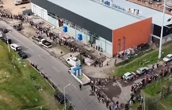 2 mil pessoas fazem fila por emprego em frigorífico de Buenos Aires