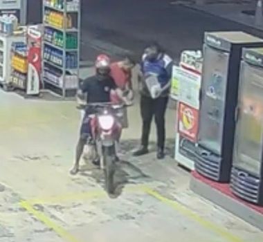 Imagem - Dupla assalta frentista em posto de combustível em Santarém