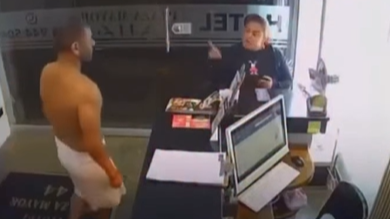 Funcionária de hotel é covardemente agredida após recusar assédio na Colômbia