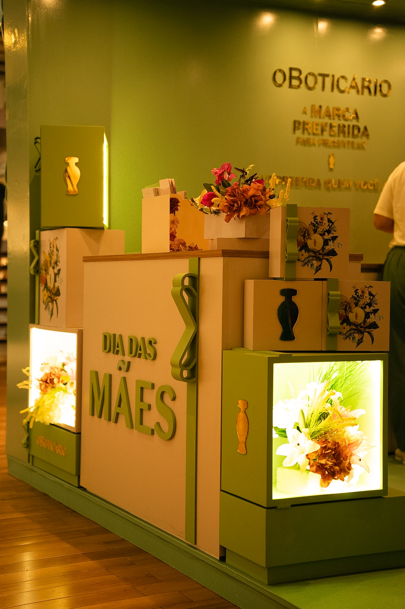 O Boticário é uma empresa brasileira de cosméticos e marca primogênita do Grupo Boticário.
