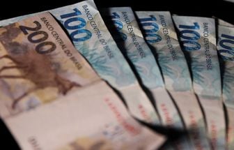 Renda média das famílias chega a R$ 2.264 e é recorde em 2025