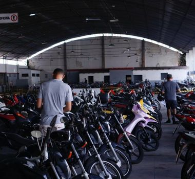 Imagem - Leilão: Interessados visitam pátios da Segbel para avaliar carros e motos