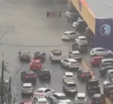 Imagem - Fortes chuvas causam alagamentos e transtornos no trânsito, em Belém