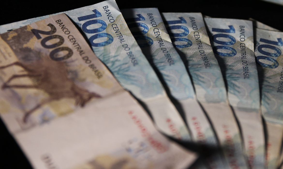 Imagem - Renda média das famílias chega a R$ 2.264 e é recorde em 2025