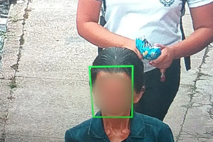 (Entre os capturados está uma mulher condenada a 20 anos de prisão pelo crime de furto e foragida da Justiça desde 2022.)
