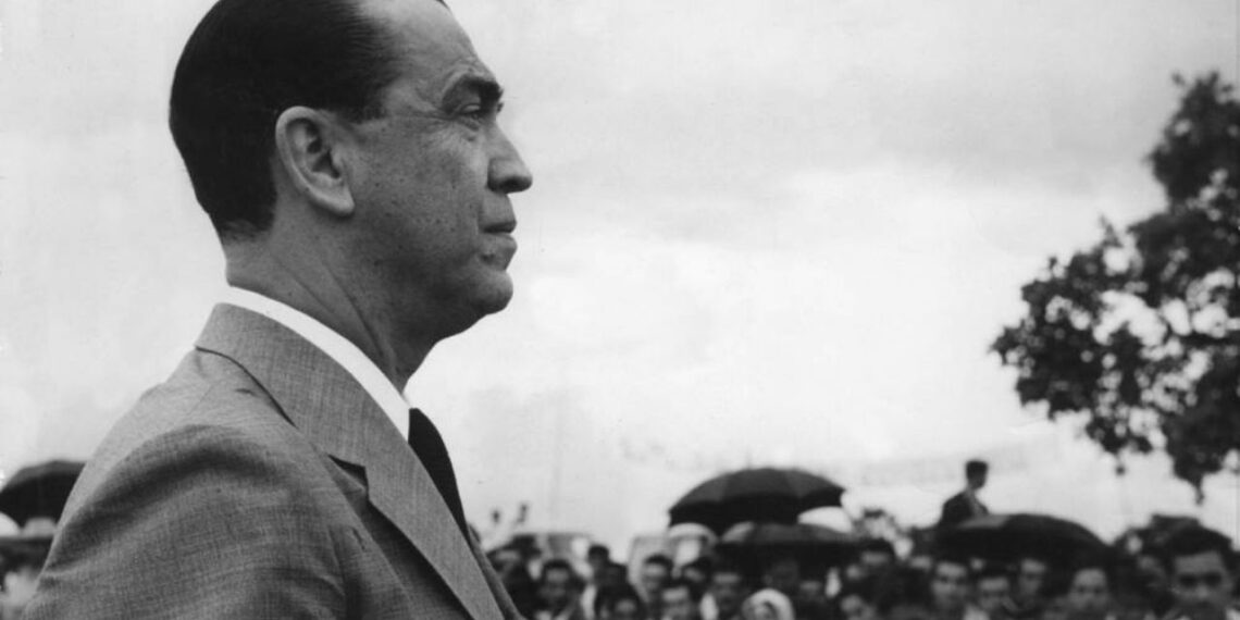 (Ex-presidente Juscelino Kubitschek)