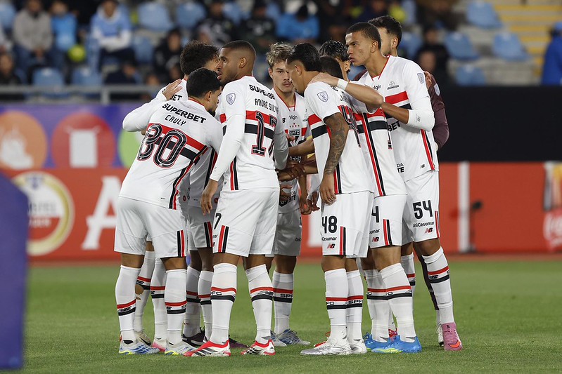Tricolor poupou titulares e garantiu o empate - 