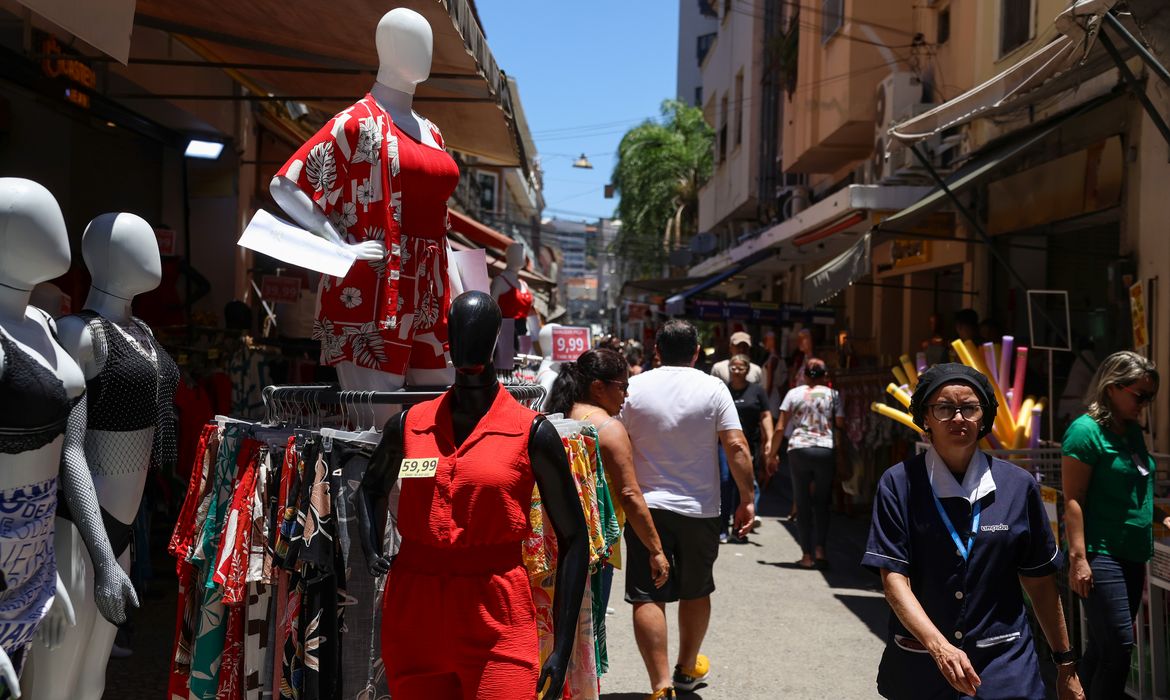 O Brasil tem a segunda maior taxa básica de juros reais do mundo, descontada a inflação, com 9,3% - 