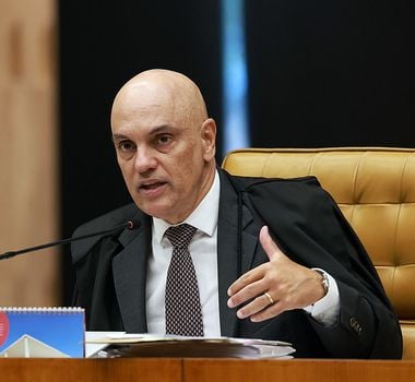 Imagem - Moraes confisca celular de cozinheira de Bolsonaro