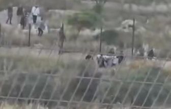 Colonos israelenses atacam túmulo e forçam família palestina a exumar corpo na Cisjordânia