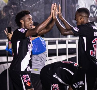 Imagem - Vasco vence o Athletico-PR em São Januário e sobe na tabela do Brasileirão