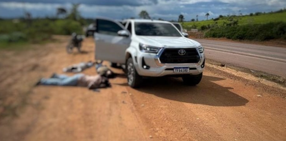 (O caso é tratado como chacina pela Polícia Civil.)
