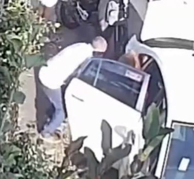 Imagem - Idosa é agredida e jogada de táxi durante assalto planejado por motorista e comparsa em BH