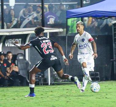 Imagem - Vasco sofre empate relâmpago, mas segura pressão do Paysandu para carimbar vaga