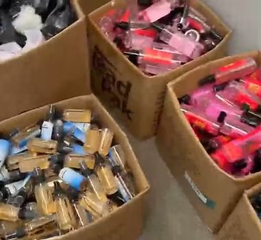 Imagem - Fábrica clandestina com milhares de frascos falsificados de perfume é fechada no interior de SP