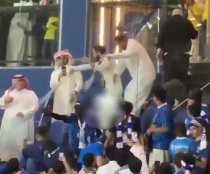 Membros da diretoria do Al-Nassr chegaram a utilizar objetos para atingir torcedores do Al-Hilal