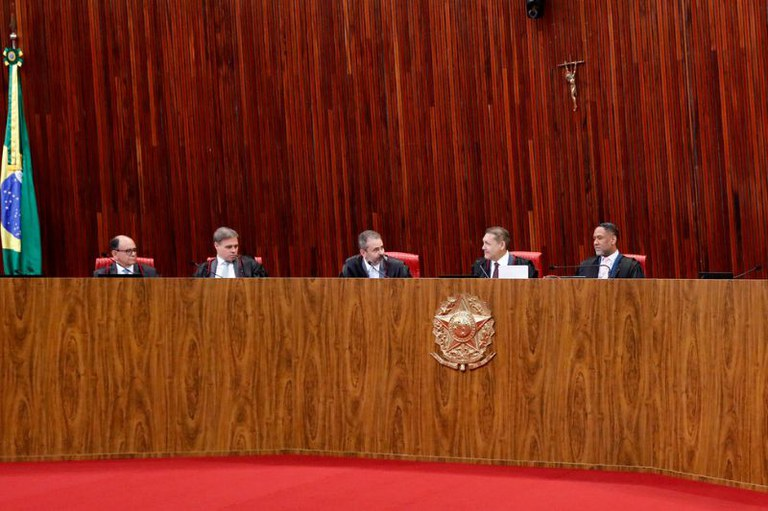 Por unanimidade, os ministros consideraram graves as irregularidades na utilização e comprovação de recursos públicos.