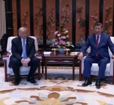 Imagem - Detalhe em cadeira usada por Xi Jinping durante encontro com Trump viraliza nas redes sociais