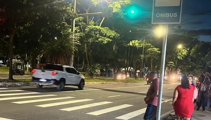 Imagem - Semáforo com defeito gera reclamações de moradores na Avenida Júlio César, em Belém