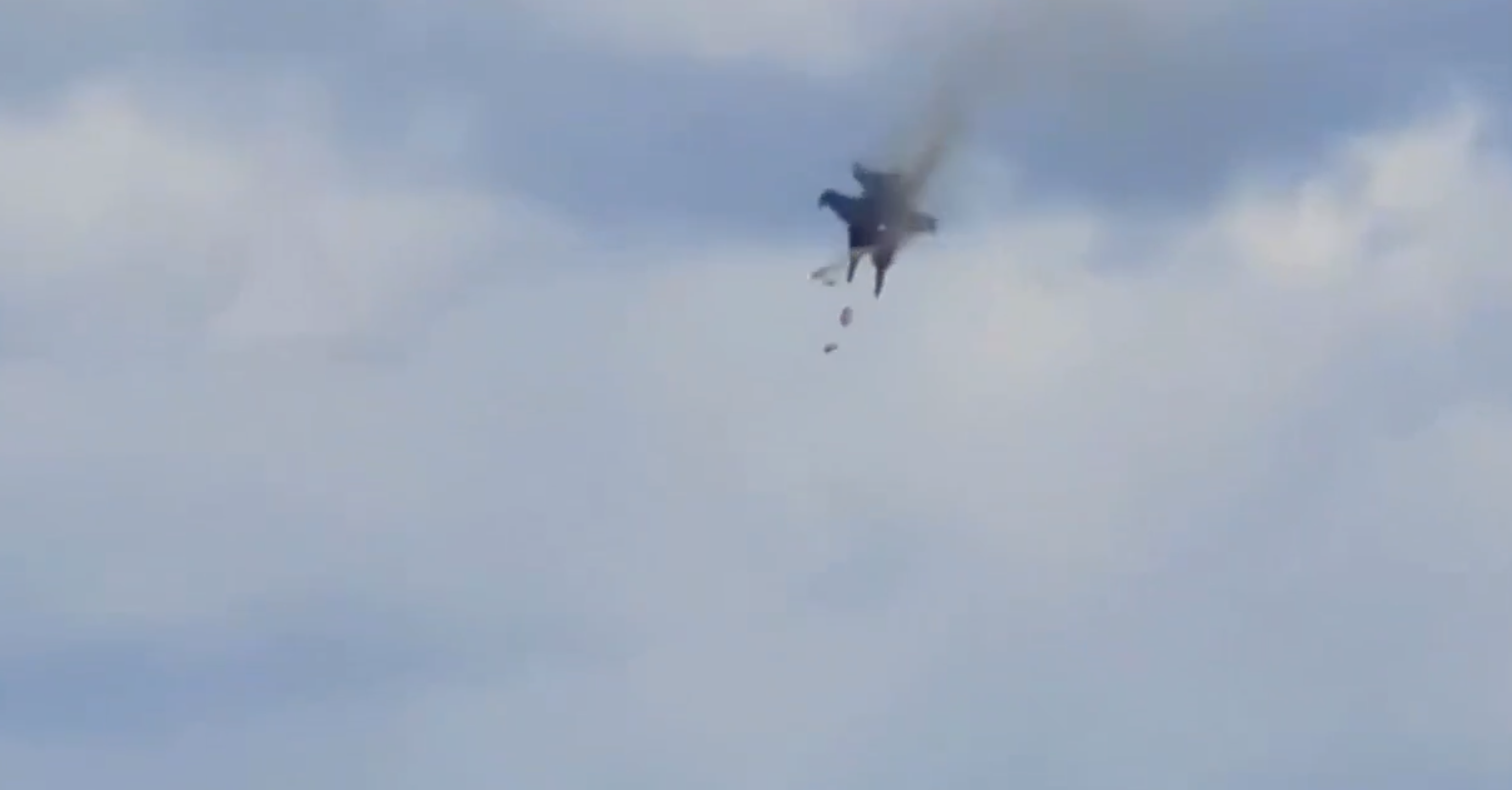 Incidente ocorreu durante festival aéreo em Idaho e mobilizou equipes de resgate; ainda não há confirmação de vítimas