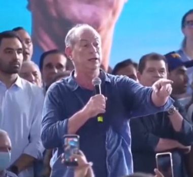 Imagem - Ciro Gomes confunde gesto de apoiador com sinal de facção e pede prisão de homem em comício no Ceará