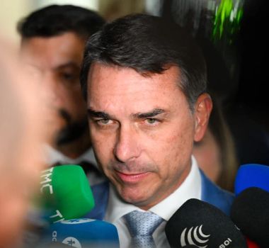 Imagem - Flávio Bolsonaro confirma visita a dono do Banco Master após prisão