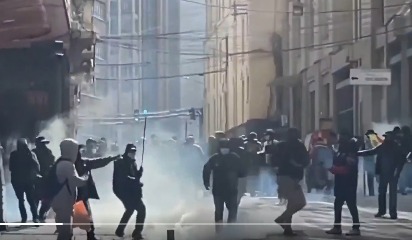 Cenário agravante dos protestos antigovernamentais na capital administrativa.