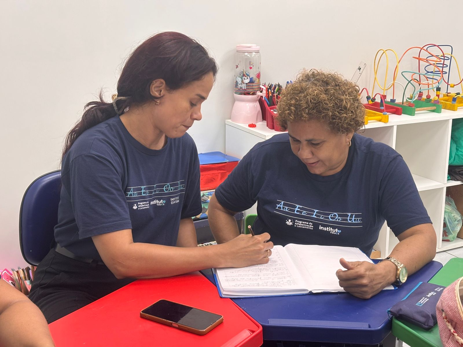 Imagem - Curso de alfabetização e letramento em Ananindeua muda vida de adultos que não sabiam ler e escrever