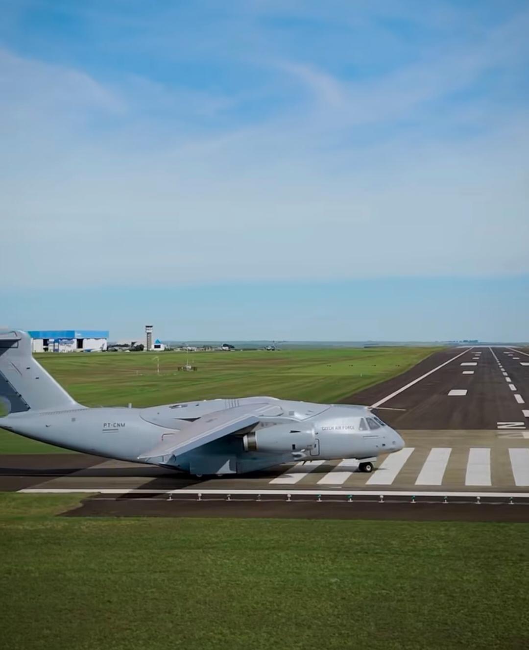 Imagem - Primeiro C-390 Millennium da República Tcheca realiza voo inaugural no Brasil