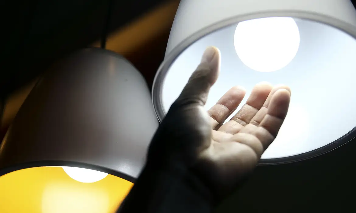 Imagem - Aneel aprova R$ 5,5 bi para reduzir conta de luz em 22 distribuidoras