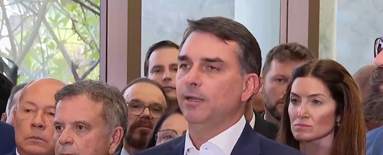 Imagem - Flávio confirma encontro com Vorcaro após banqueiro ter sido preso