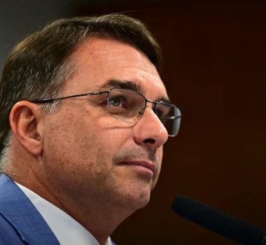 Imagem - Após críticas, marqueteiro de Flávio Bolsonaro deixa campanha